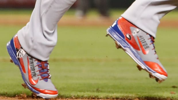 yasiel-puig-vin-scully-cleats-gift-photo.jpg